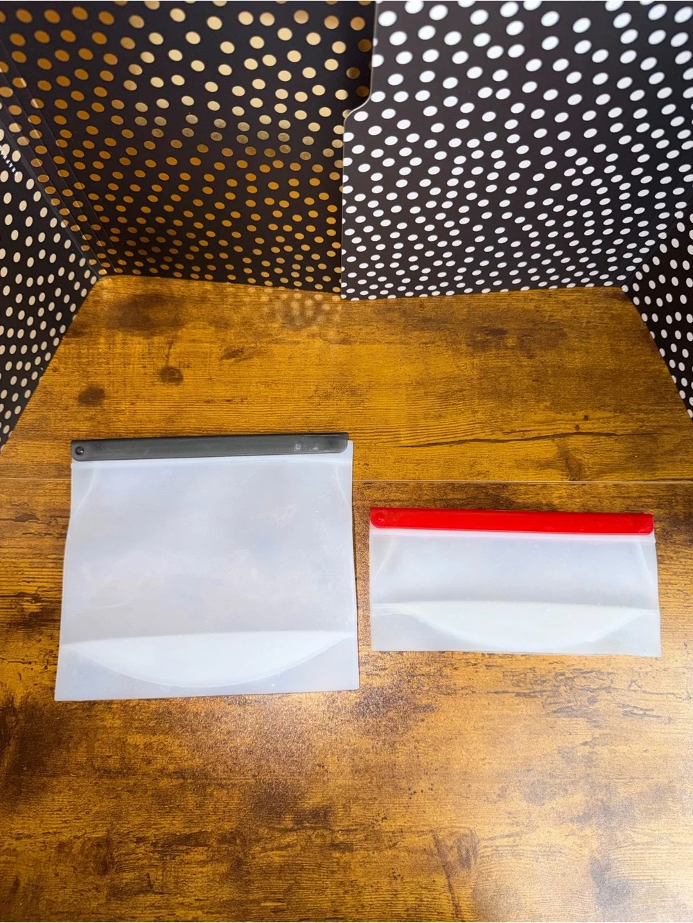 Reusable Silicone Food Storage Bag Set - Gray & Red Seal